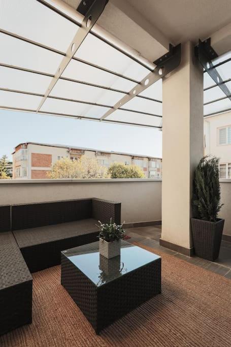 Ambassador Apartment Baia Mare Buitenkant foto
