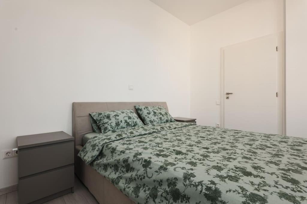 Ambassador Apartment Baia Mare Buitenkant foto